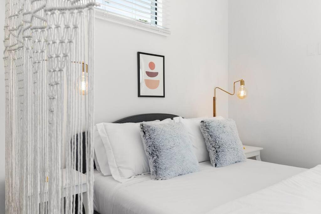 Large Studio Rooftop & Poolside - Walk To Old Town Scottsdale Bagian luar foto
